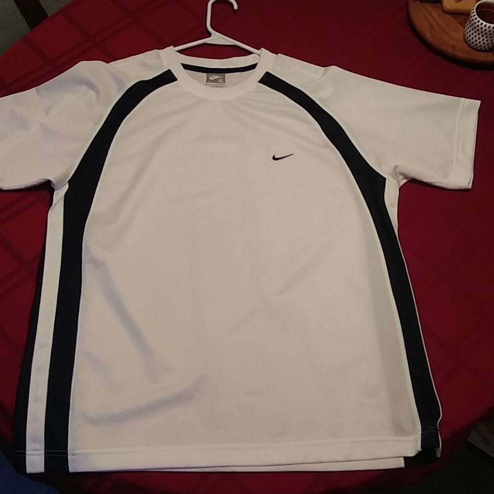 Nike mens shirt